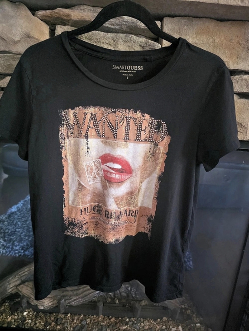 SmartGuess Graphic Short Sleeve Tee in Black Large